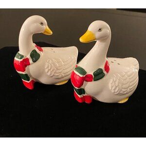 Salt & Pepper Shakers Set Vintage Lefton  Hand painted Christmas Goose 1986
